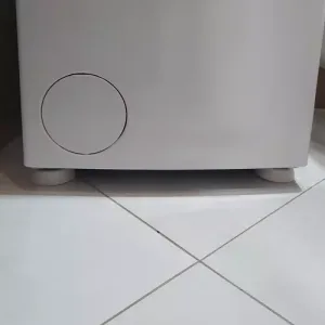 Antivibracijski nogici za pralni stroj pod pralnim strojem